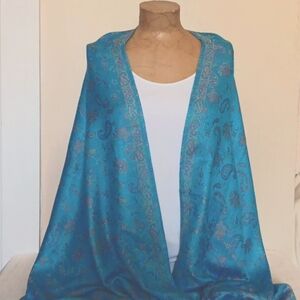 🩵Sea Blue Chic Shawl In A  Violet Paisley Elegant Boutique Design